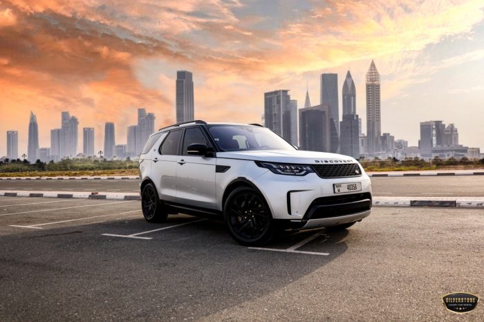 Rent Range Rover Discovery in Abu Dhabi