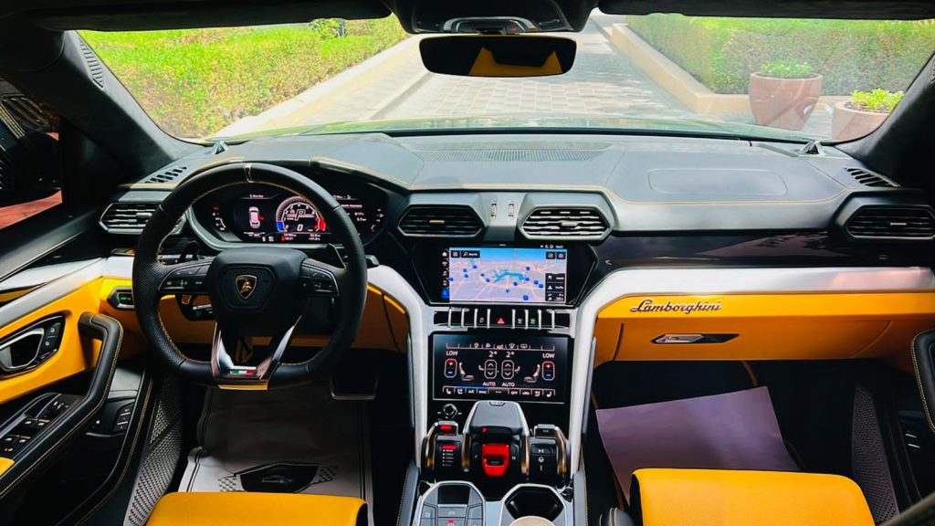 Rental Lamborghini Urus