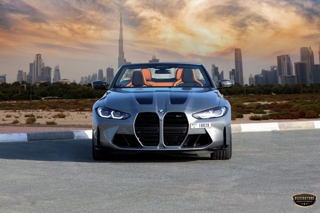 Location BMW M4 Competition Cabriolet à Dubai Front