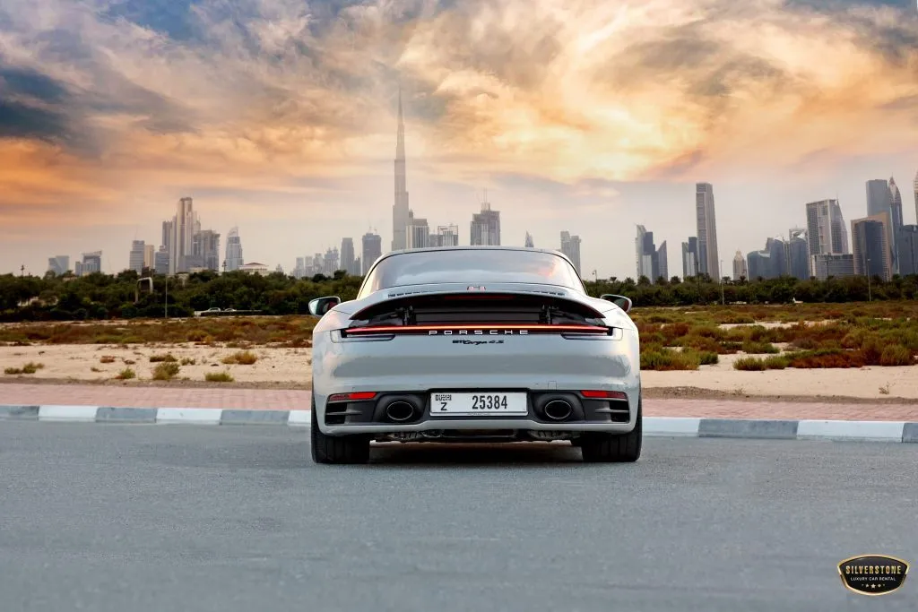 Rent Porsche 911 in Dubai-min