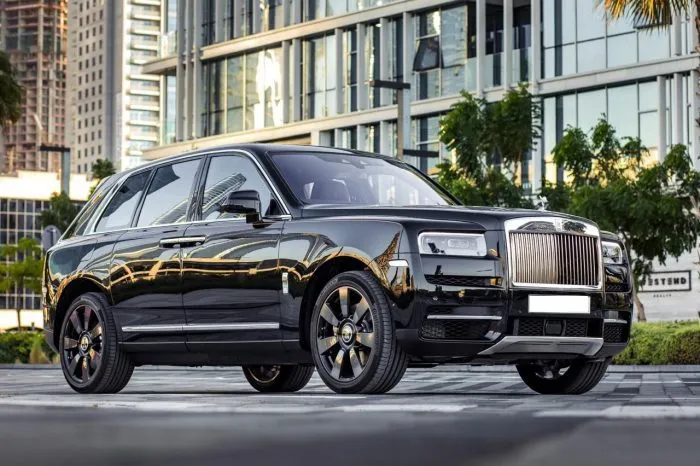 Rent Rolls Royce Cullinan in Abu Dhabi